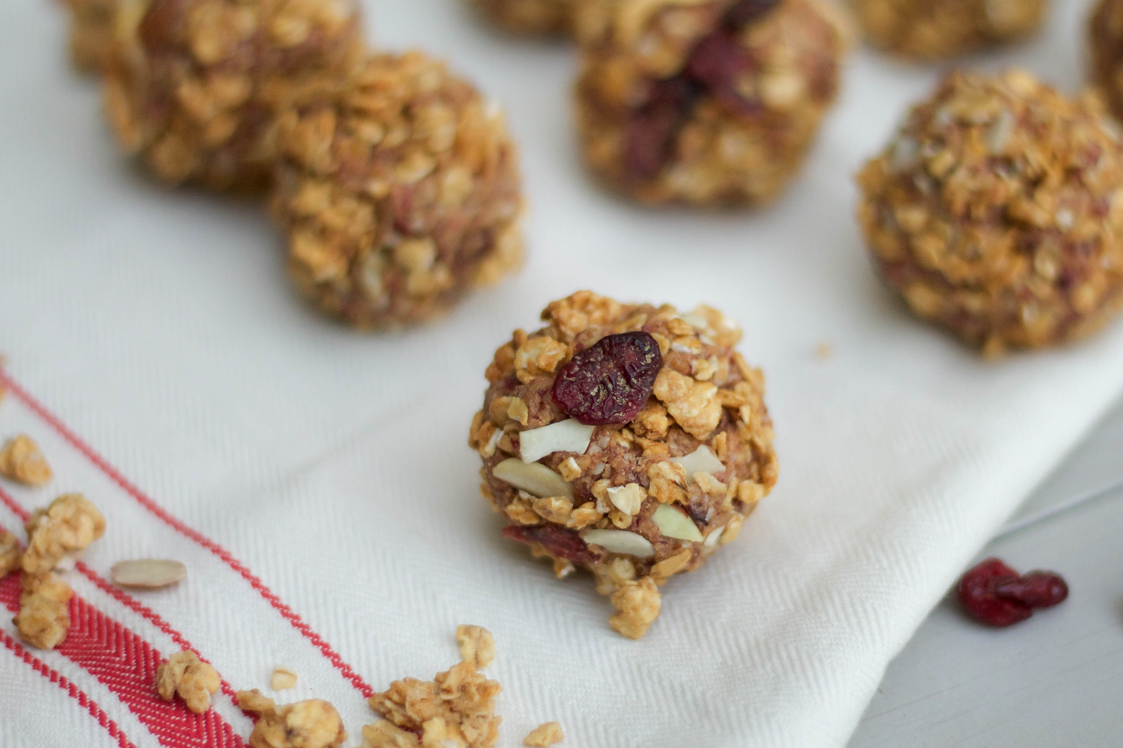 Cranberry Apple Pie Protein Balls | read more at happilythehicks.com
