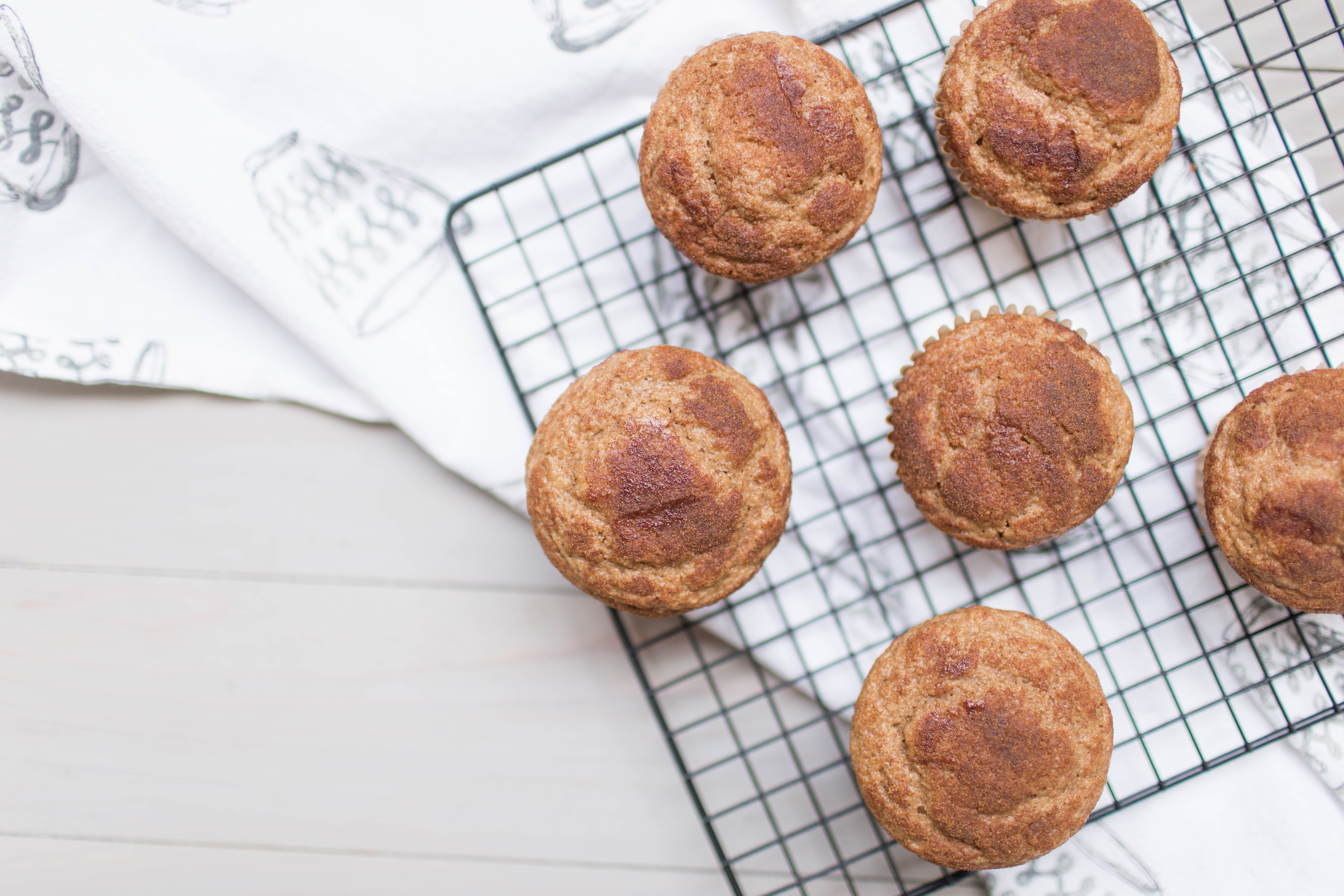 These cinnamon sugar Kodiak Cake muffins are the perfect breakfast treat or midday snack! | read more at happilythehicks.com