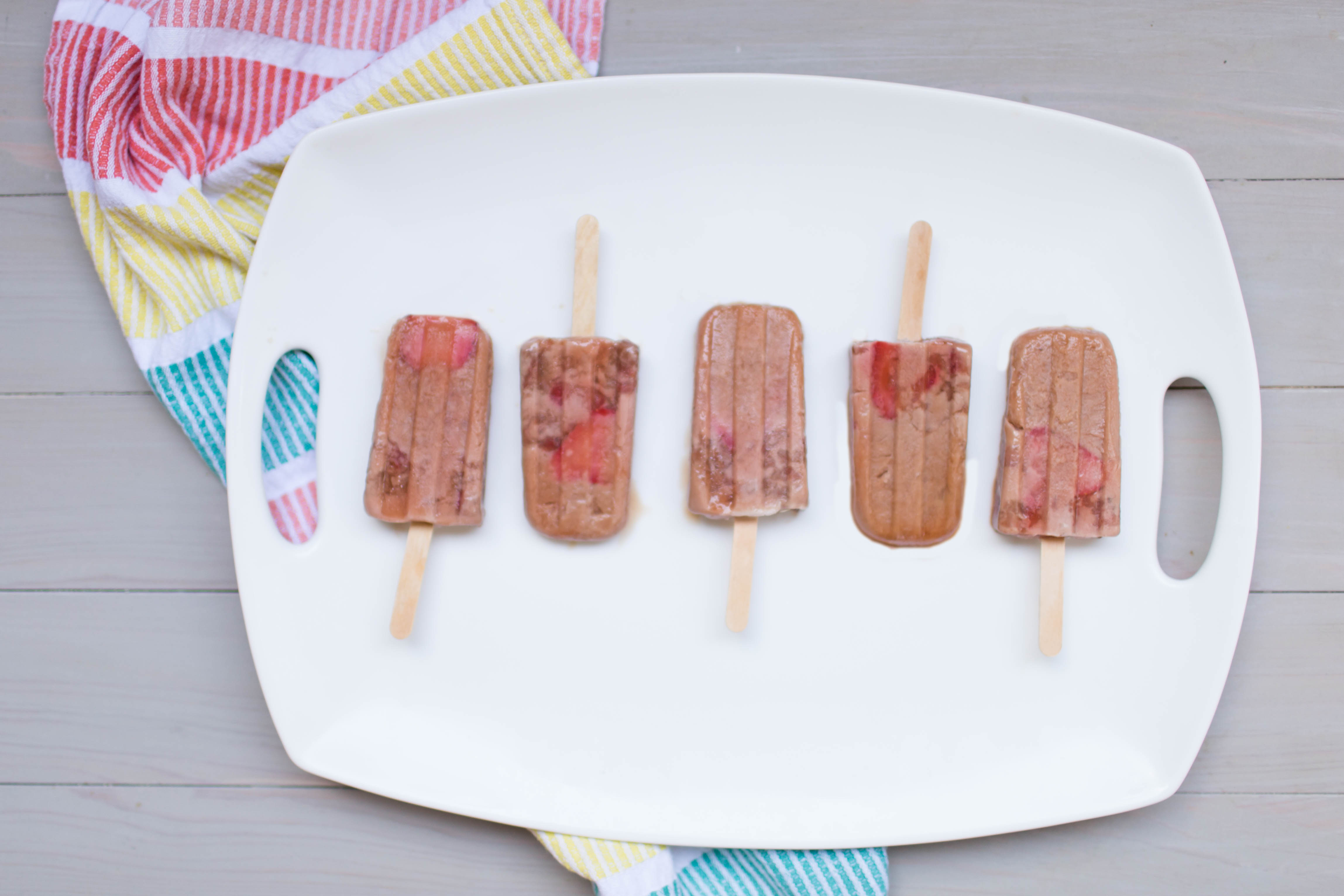 You don't want to miss out on this delicious summer treat! Cocoberry cream popsicles are the way to go. | read more at happilythehicks.com