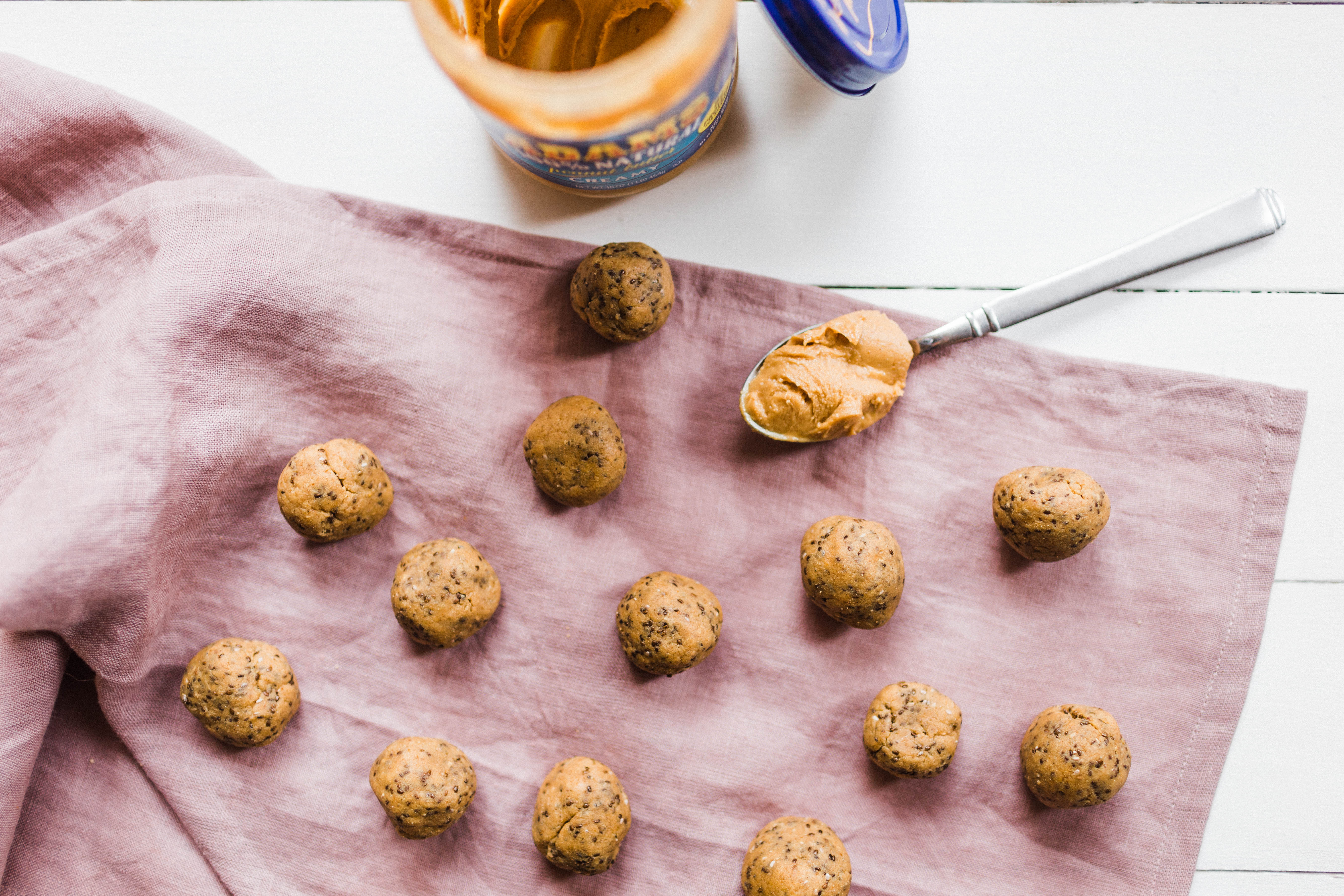 Peanut Butter Protein Balls! | read more at happilythehicks.com