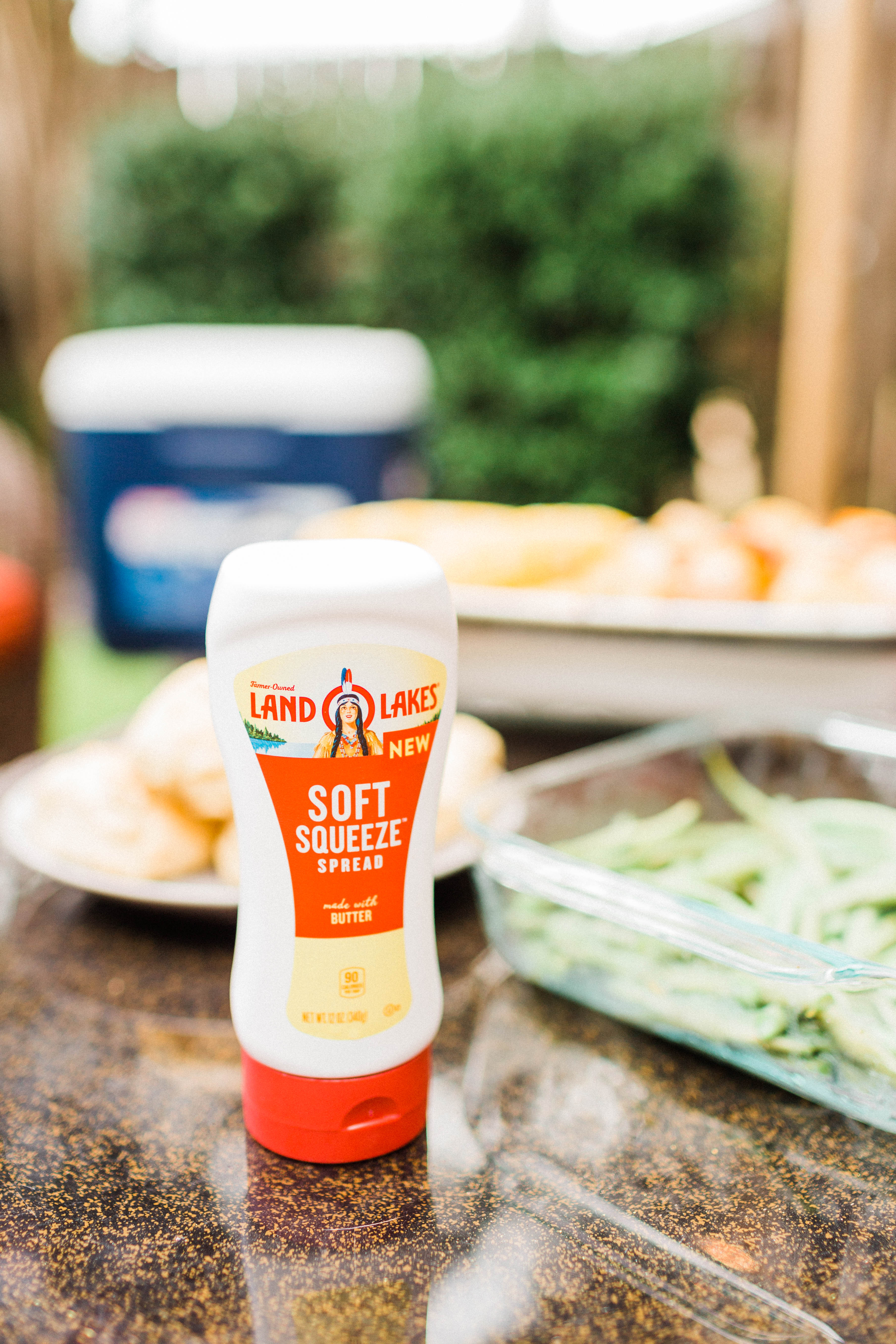Make Summertime Entertaining a Breeze with the new Land O Lakes® Soft Squeeze™ Spread! #ad #EasySqueezy #CollectiveBias | read more at happilythehicks.com