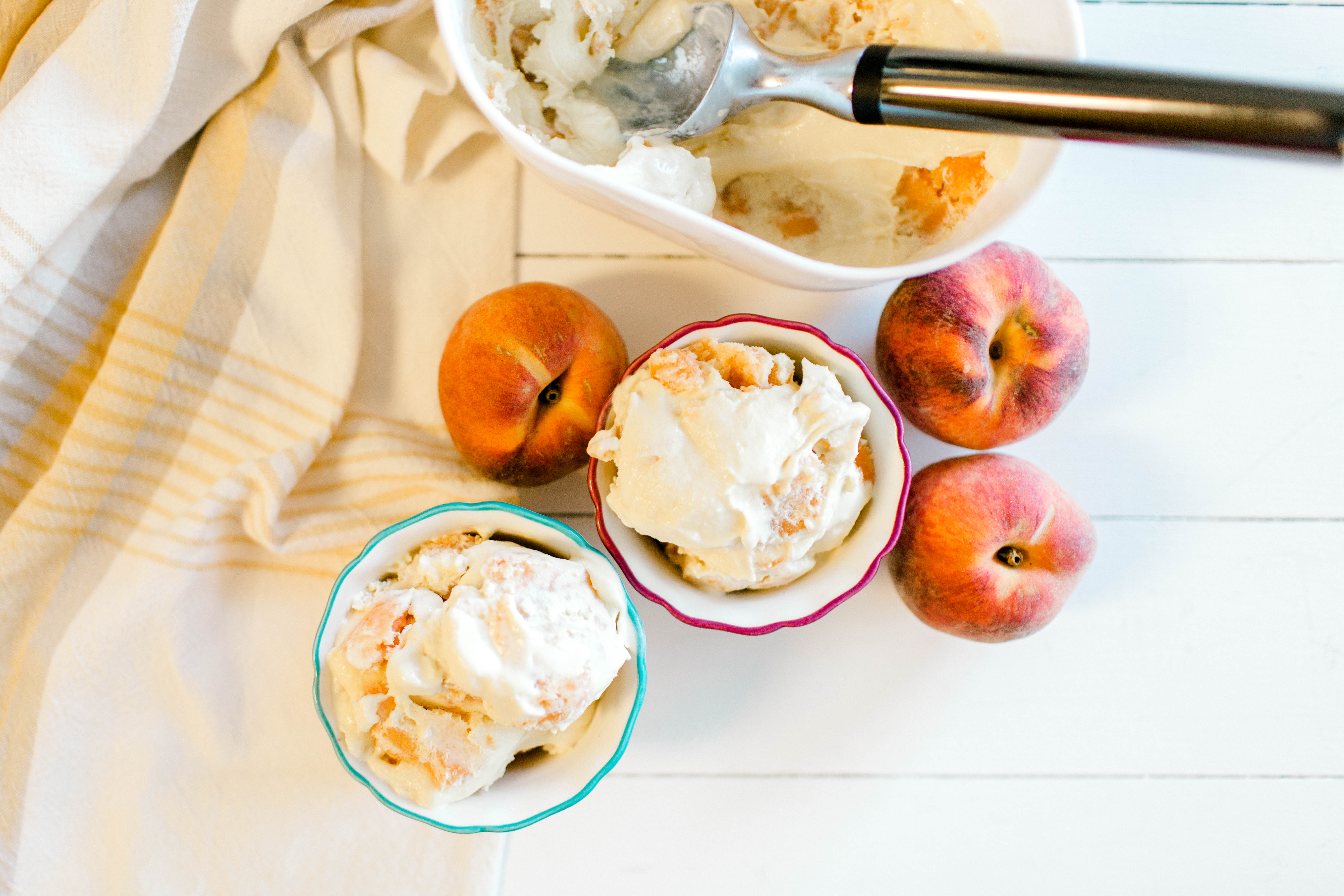 Peach Swirl Homemade Ice Cream | read more at happilythehicks.com