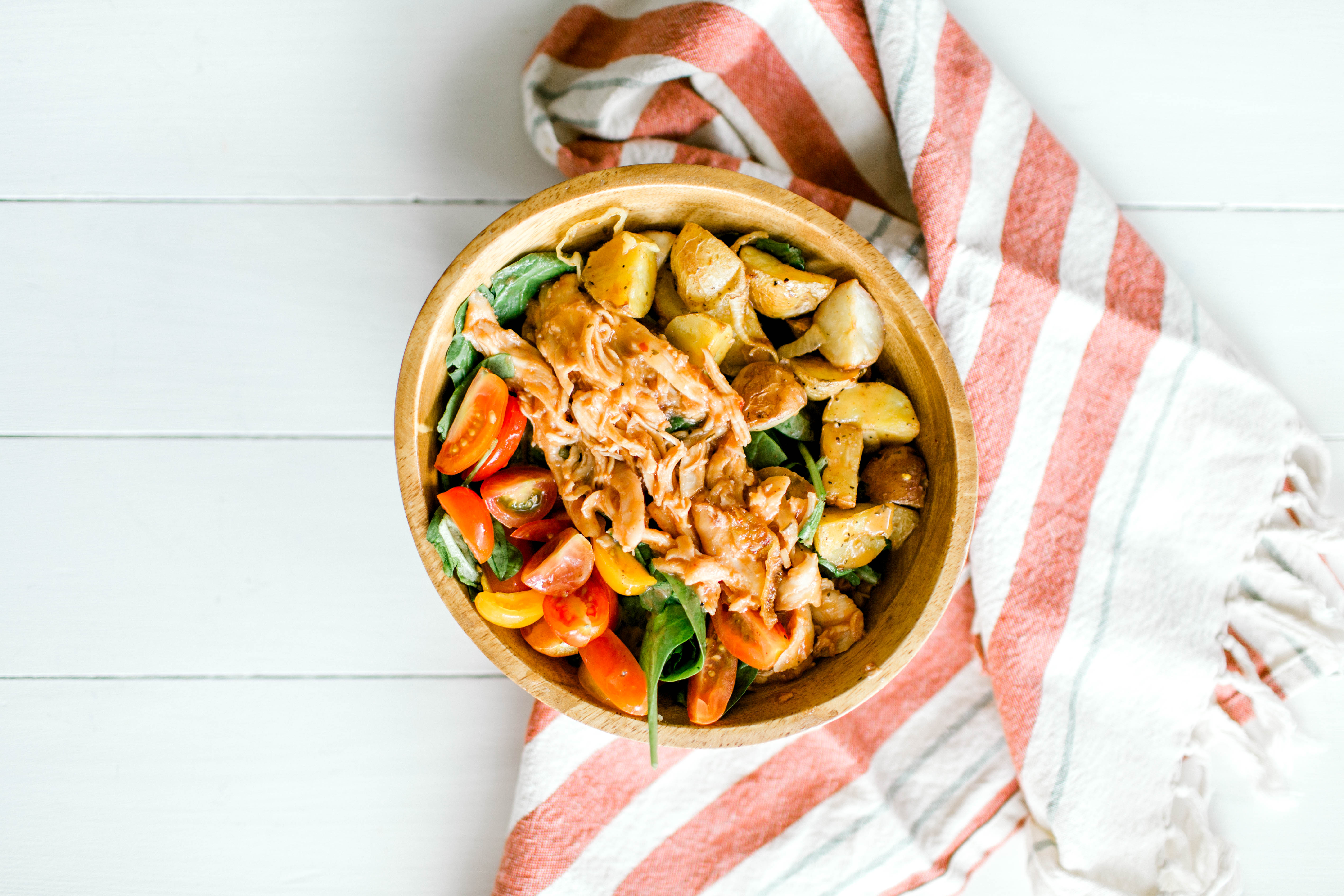 Barbecue Chicken Spinach Salad | read more at happilythehicks.com