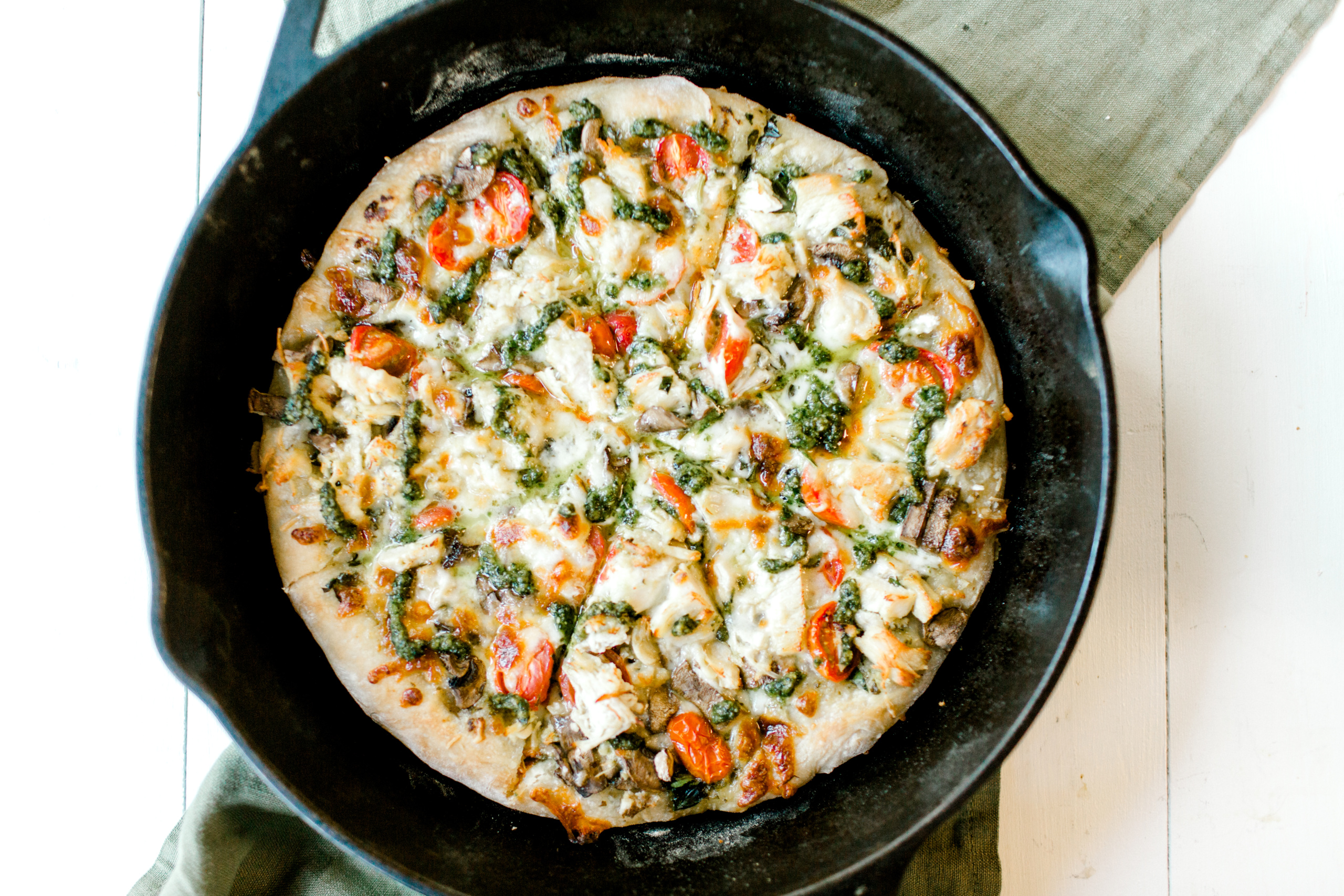 Pesto Chicken Pizza | read more at happilythehicks.com